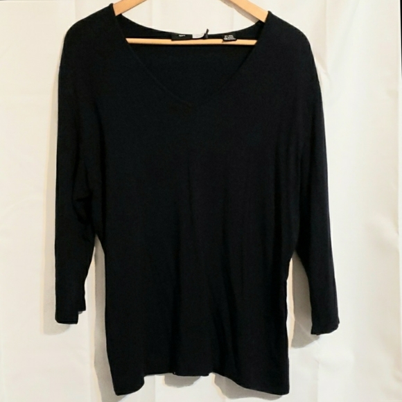 Saks Fifth Avenue Tops - Saks fifth Avenue black 3/4 sleeve v neck top
